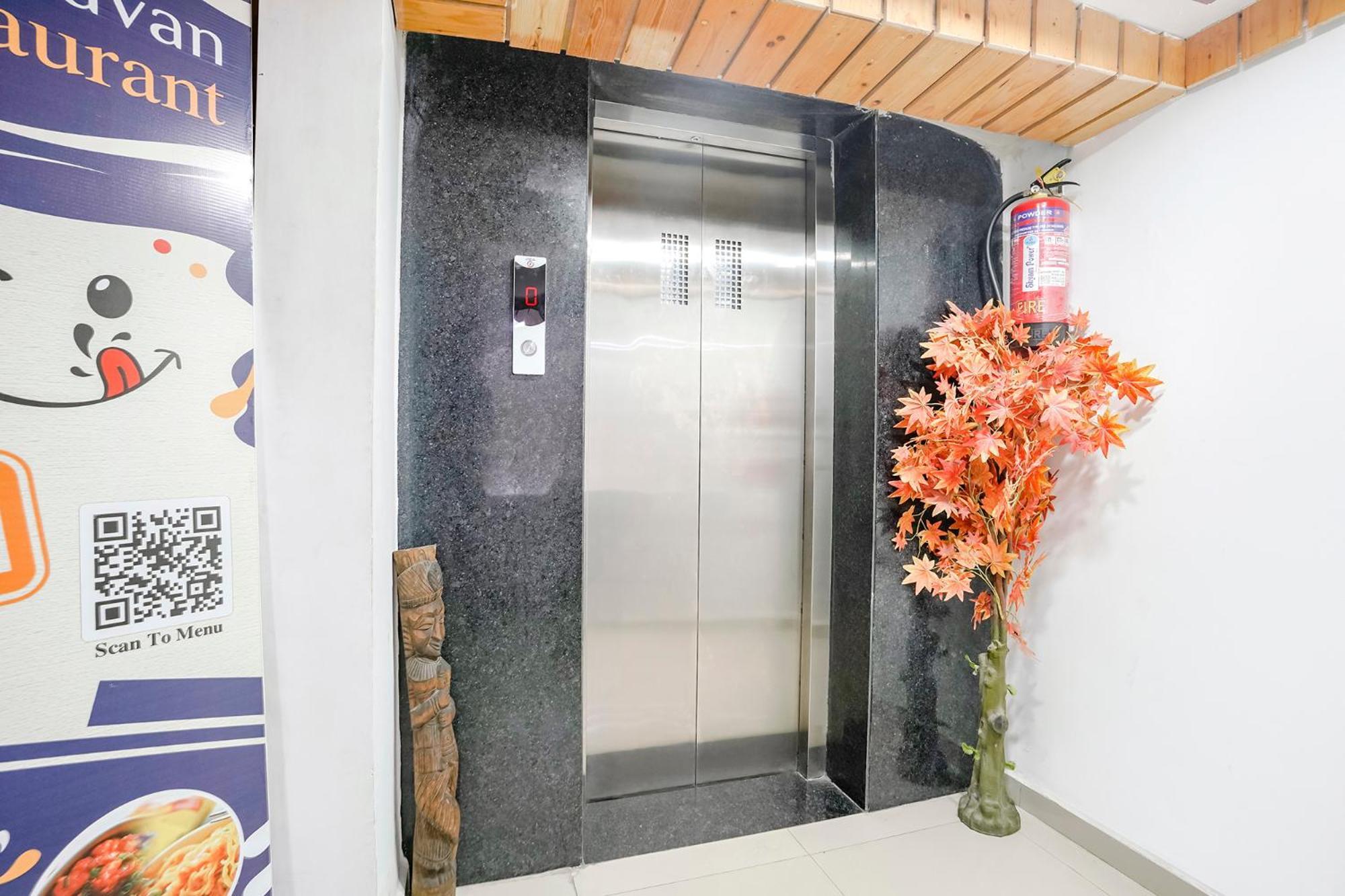 Fabhotel Vrundavan, Athwa Bhatha エクステリア 写真